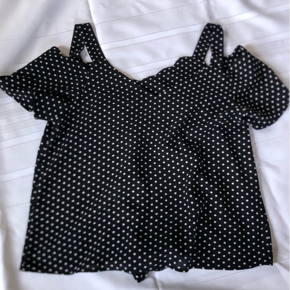 Monteau Polka Dot Scalloped Top - Picture 10 of 10